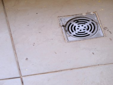 banyo da katta drenaj