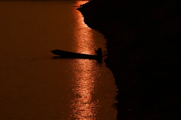 Pôr do sol, nascer do sol, silhueta, campo, pescador — Fotografia de Stock