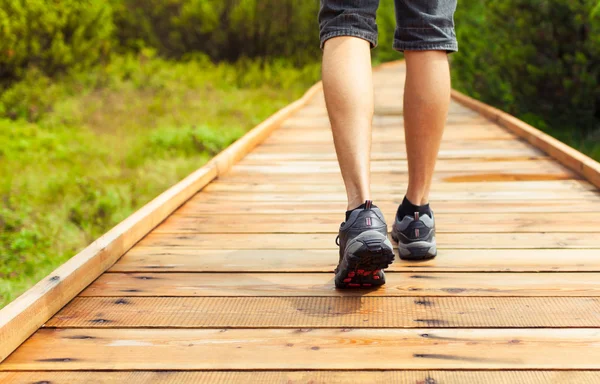 Man gaan voor een wandeling. — Stockfoto