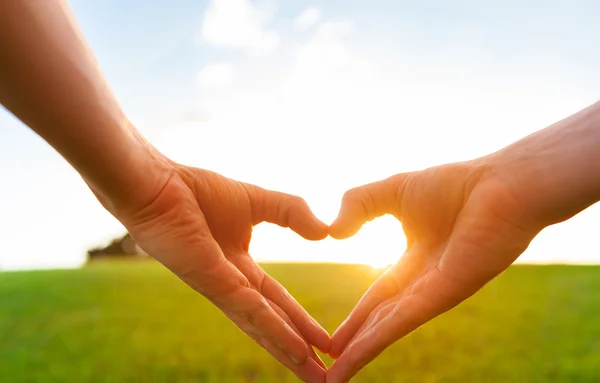 Liebe formt Hände — Stockfoto