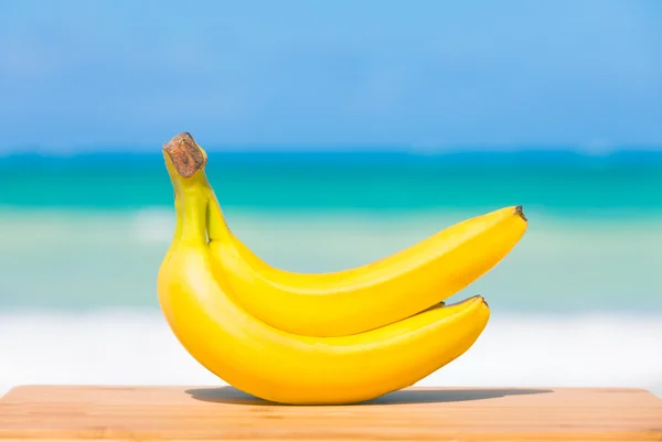 해변에서 바나나 — 스톡 사진