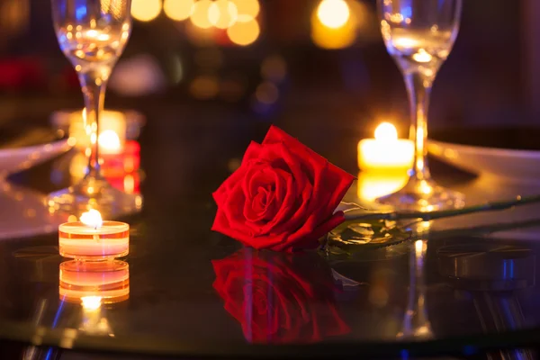 Vela romántica cena ligera —  Fotos de Stock