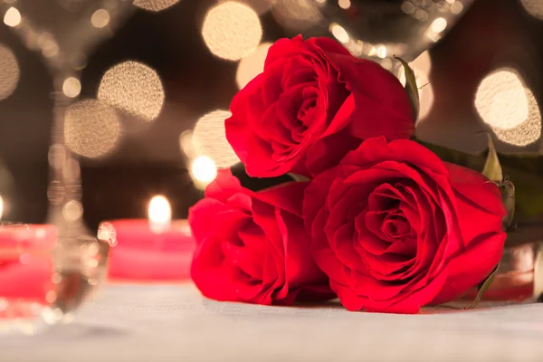 Bouquet of roses with candles — Stock Photo, Image