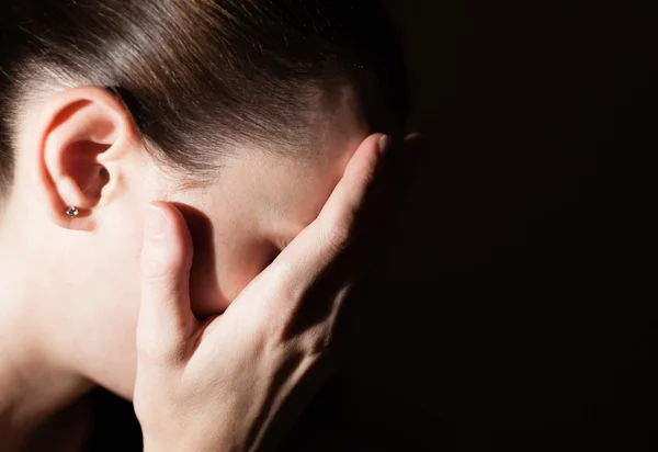 Mujer sintiéndose molesta — Foto de Stock