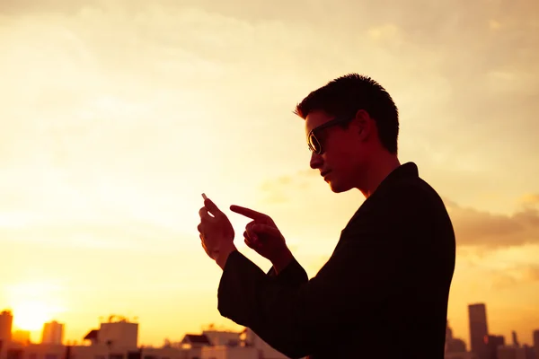 Businessman using mobile phone — Stock Photo, Image