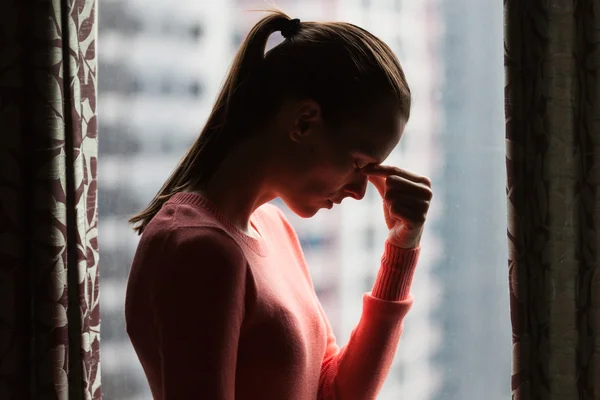 Mujer joven triste — Foto de Stock