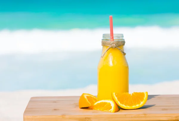 Frischer Orangensaft — Stockfoto