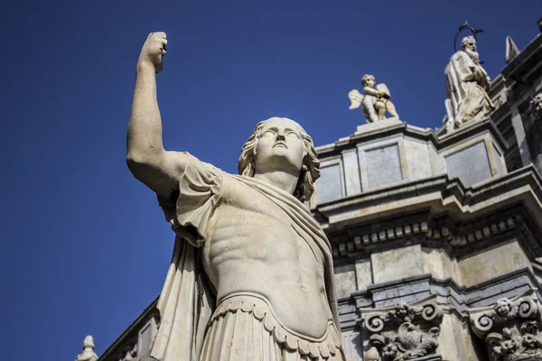 Birlikten kuvvet taş