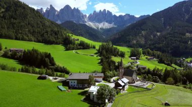 Chiesa di Santa Maddalena İtalyan Drone. Yüksek kalite 4k görüntü
