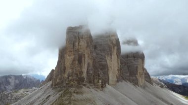 Tre Cime di Lavaredo Dolomites İtalyan İHA 'sı. Yüksek kalite 4k görüntü