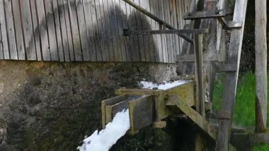 Kırsal Çevrede Akan Su Değirmeni