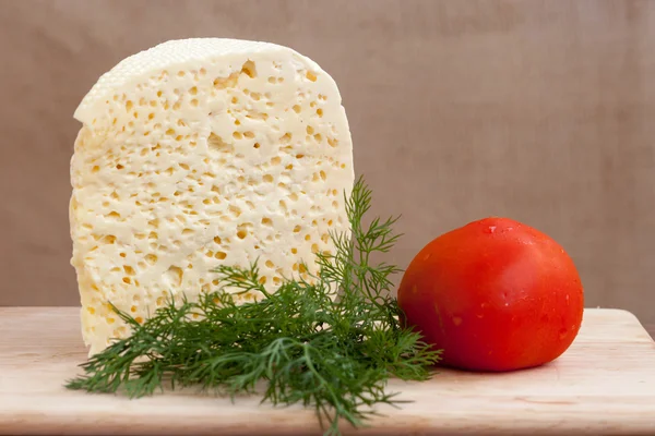 Bodegón de queso, tomate y verduras — Foto de Stock