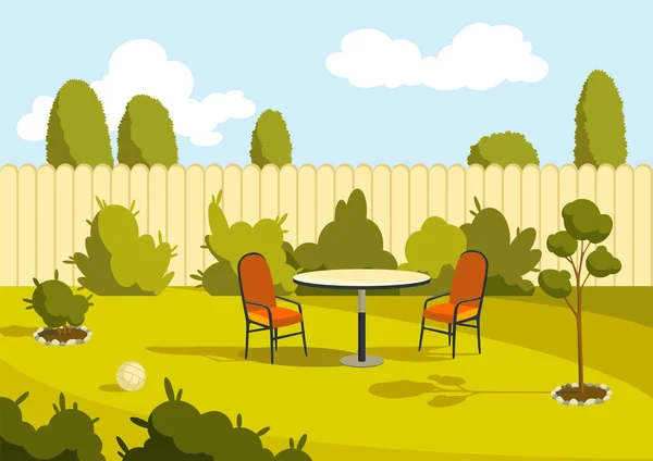 Zona del patio. Soleado patio trasero con césped verde, cerca y árboles. Inicio suburbio patio o patio con césped. Mesa de dibujos animados y sillas de jardín muebles modernos — Vector de stock