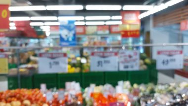 Canlı süpermarket koridorları taze ürünlerle dolup taşıyor, müşterileri sağlıklı malzemeler ve mutfak ilhamı keşfetmeye davet ediyor..