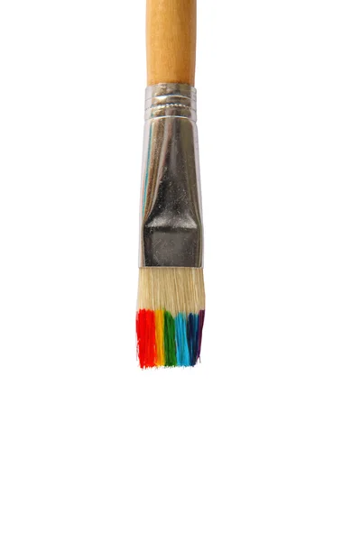 Pinsel mit Regenbogenstrichen auf Borsten auf weißem Hintergrund — Stockfoto