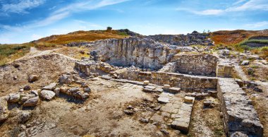 Eski şehir Pantikapei dağ Mitridad harabe