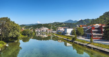 Konjic görünümünü Neretva Nehri üzerinde
