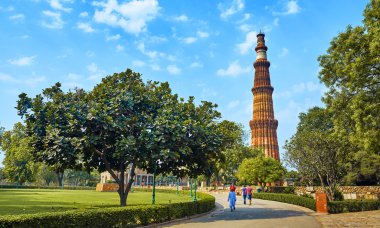 Qutub Minar dünyada en yüksek tuğla Minare