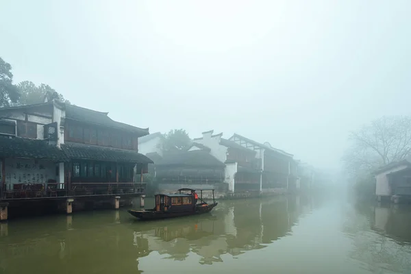 Wudzen China Marzo 2012 Antiguos Edificios Largo Del Canal Barco — Foto de Stock