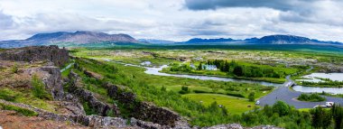Sylphra Fay, Amerika ve Avrasya arasındaki iki litosferik plakanın tektonik bir hatasıdır. 20. yüzyılın başındaki fay bölgesinde Tingvellir Ulusal Parkı kuruldu ve UNESCO Dünya Mirasları Listesi 'ne dahil edildi.