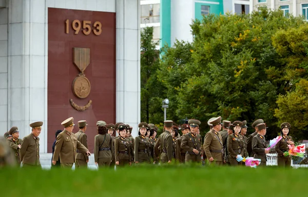 Pyongyang, Kuzey Kore-12 Ekim 2017: Kuzey Kore ordusu Vatansever Kurtuluş Savaşı Müzesi 'ne gezilere çıktı