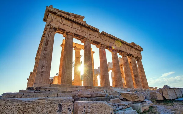 ATENS, GREECE-JUNE 7. 2021: Atina Akropolü 'nün ana tapınağı Tanrıça Athena-Parthenon' un Tapınağı
