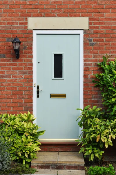Парадная дверь дома — стоковое фото