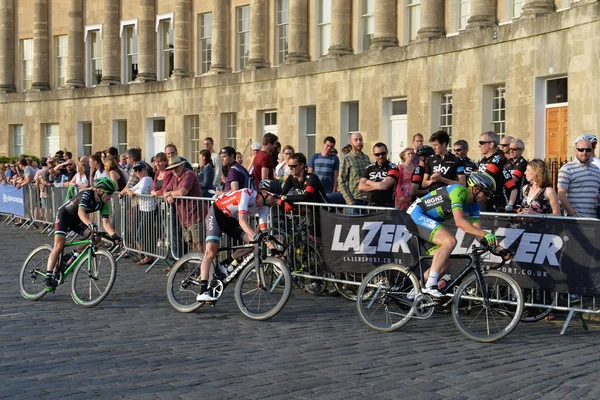 Peleton inci Izumi tur serisi bisiklet yarışı son sürmek