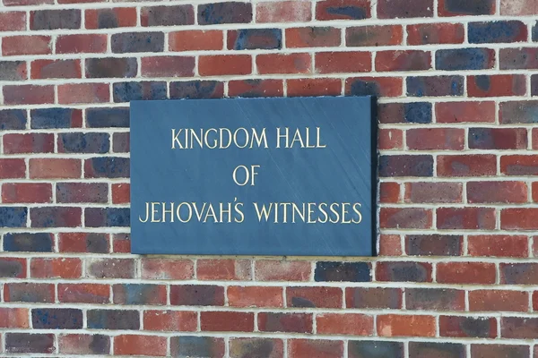 Δείτε μια πινακίδα έξω από την Αίθουσα Βασιλείας μάρτυρες του Ιεχωβά ένα — Φωτογραφία Αρχείου