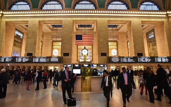 Podróżni kolei przejść przez dworzec Grand Central — Zdjęcie stockowe