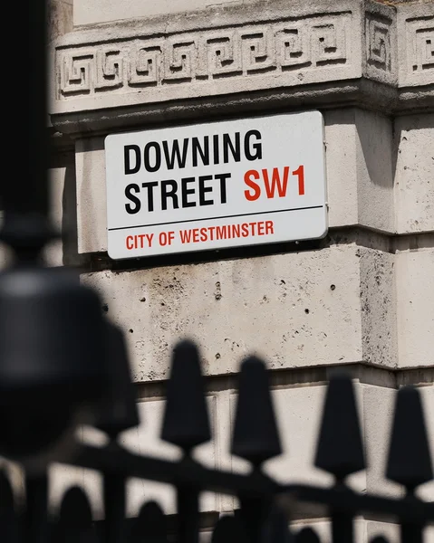 Zaloguj się na Downing Street w mieście Westminster — Zdjęcie stockowe