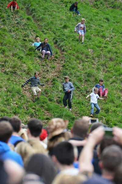 The traditional cheese rolling races in Brockworth, UK. — стокове фото