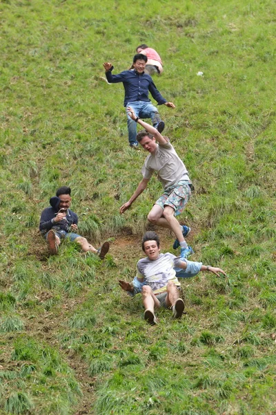 The traditional cheese rolling races in Brockworth, UK. — Stock fotografie