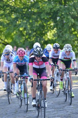 Peleton inci Izumi tur serisi bisiklet yarışı son sürmek