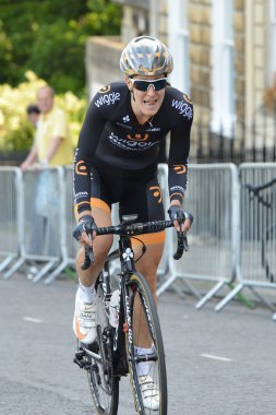 Peleton inci Izumi tur serisi bisiklet yarışı son sürmek