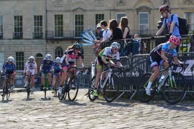 Peleton inci Izumi tur serisi bisiklet yarışı son sürmek
