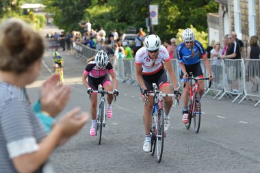 Peleton inci Izumi tur serisi bisiklet yarışı son sürmek