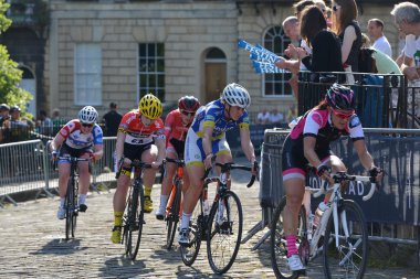Peleton inci Izumi tur serisi bisiklet yarışı son sürmek