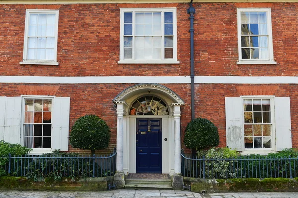 Engels Georgische tijdperk Red Brick-dorpshuis — Stockfoto