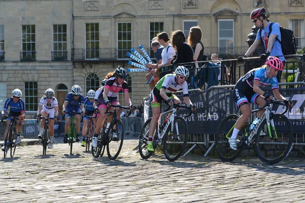 Peleton inci Izumi tur serisi bisiklet yarışı son sürmek