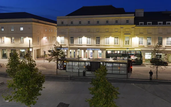 Blick auf Gebäude in der Innenstadt Southgate Shopping District. — Stockfoto