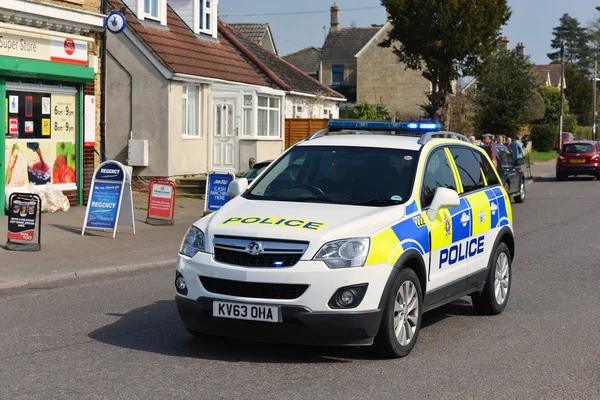 O mașină de poliție răspunde la o urgență — Fotografie, imagine de stoc
