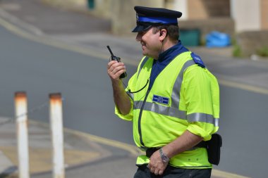Polis barikatta nöbet tutuyor 