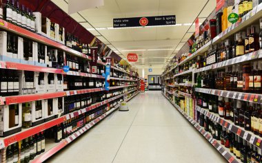 Koridor görünümü bir Tesco süpermarket