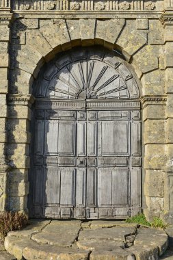   Eski süslü kapı