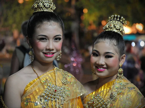 Portrait Two Beautiful Girls Chinese Costumes Park — Stock Photo, Image