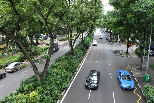 市内の道路上の交通は — ストック写真