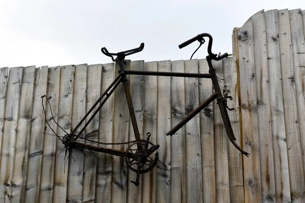 Blick Auf Ein Verwüstetes Fahrrad Holzzaun — Stockfoto