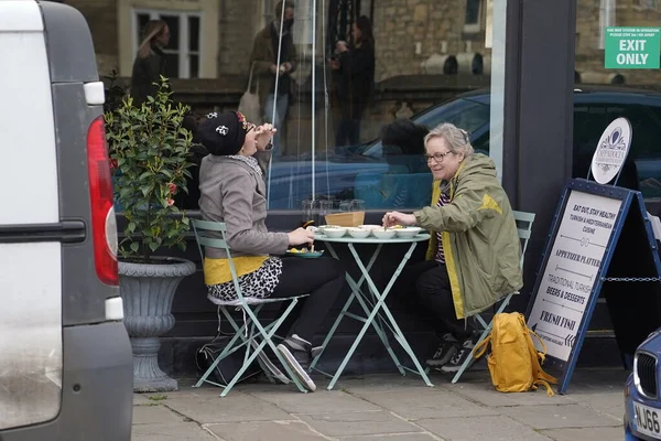 Bath Reino Unido Abril 2021 Gente Cena Aire Libre Después —  Fotos de Stock