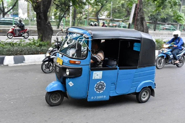 Jacarta Indonésia Maio 2017 Veículo Transporte Público Três Rodas Conhecido — Fotografia de Stock